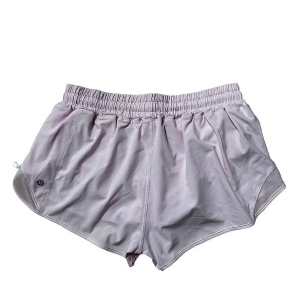 Lululemon Hotty Hot Low-Rise Lined Shorts 2.5" Meadowsweet Pink Size 10 New - Picture 2 of 5